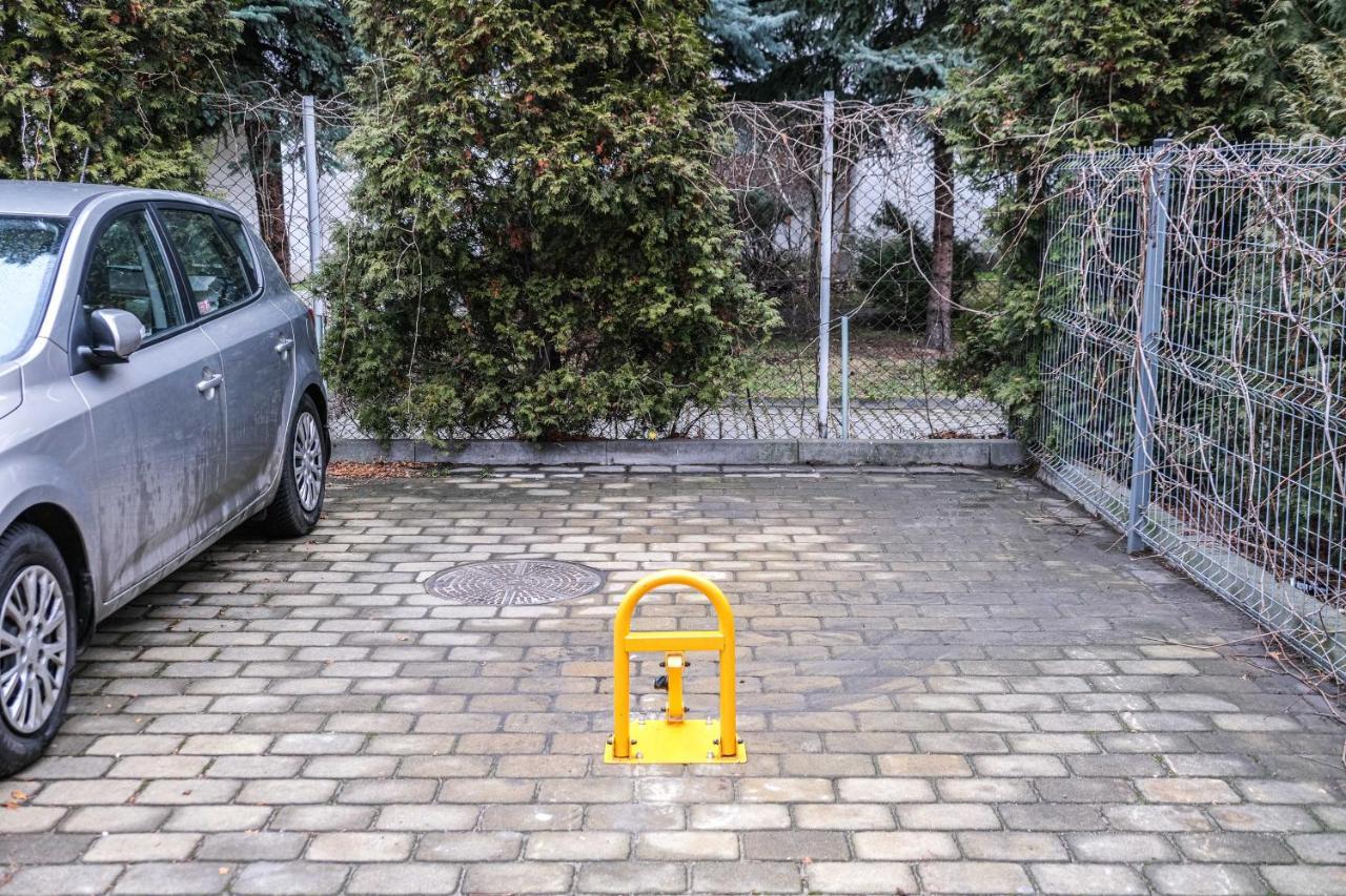 Bronowicka Premium Apartment - 52M2 With Private Parking Krakow Luaran gambar